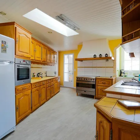 Holiday home Charmante Maison Pour 10 Personnes Le Bois-Plage-en-Re