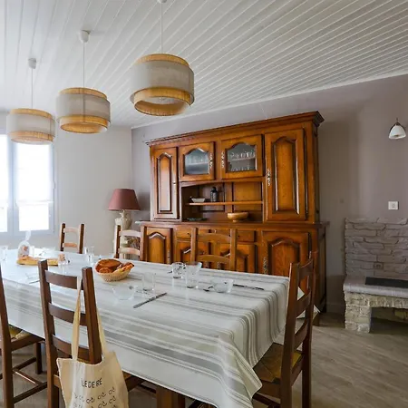 Holiday home Charmante Maison Pour 10 Personnes