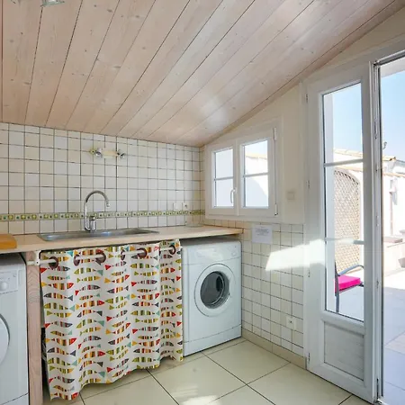 Holiday home Charmante Maison Pour 10 Personnes Le Bois-Plage-en-Re